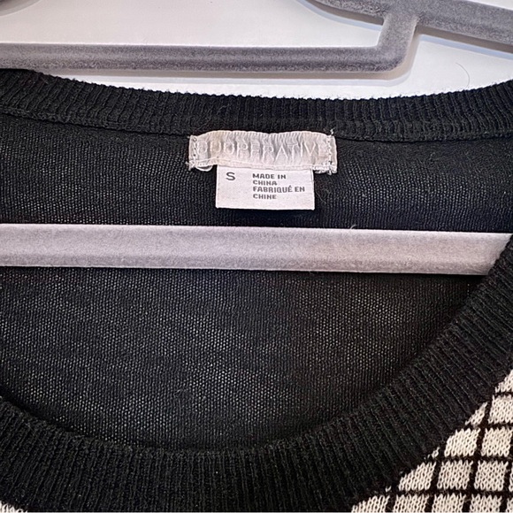 Urban Outfitters Pixel Grid Ombre Sweater GUC - Picture 2 of 2